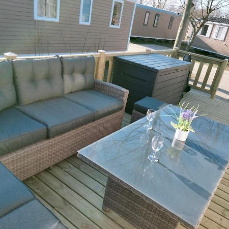 Bj Chalets - De Rug 1 - Vakantiepark Lauwersoog - Luxe Chalet Met Vaatwasser! Vroege Incheck! 外观 照片